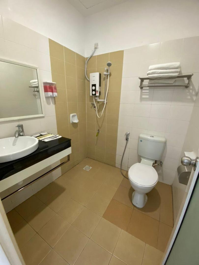 Havona Hotel - Taman Tropika קולאי מראה חיצוני תמונה